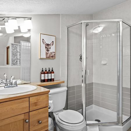 Charming 1 Bdrm Plus Loft With Views Managed By Little Sister Getaways Canmore Eksteriør billede