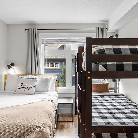 Charming 1 Bdrm Plus Loft With Views Managed By Little Sister Getaways Canmore Eksteriør billede