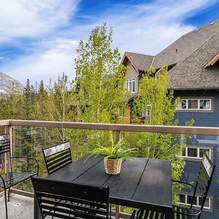 Charming 1 Bdrm Plus Loft With Views Managed By Little Sister Getaways Canmore Eksteriør billede