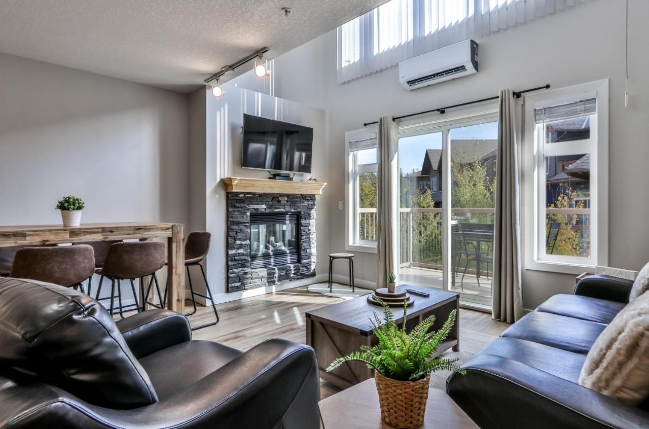 Charming 1 Bdrm Plus Loft With Views Managed By Little Sister Getaways Canmore Eksteriør billede