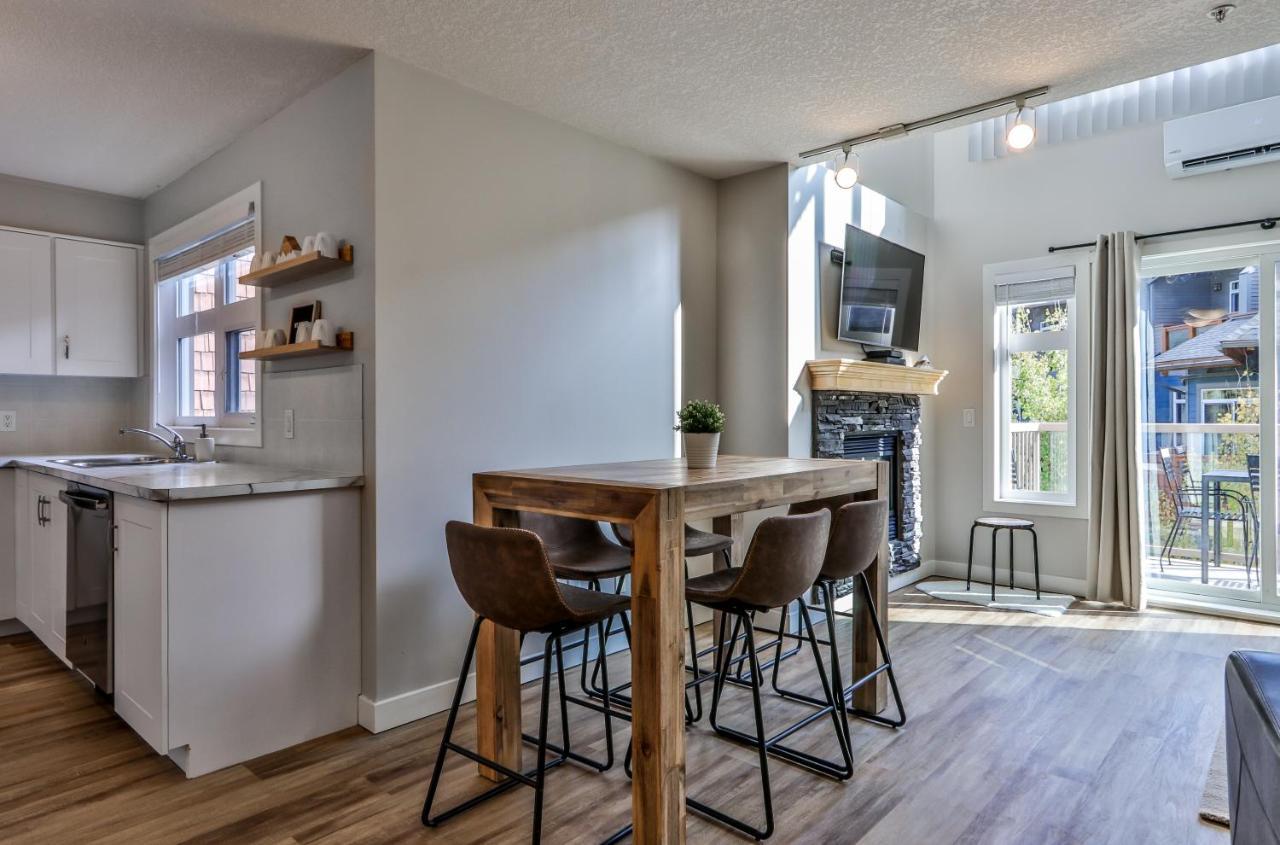 Charming 1 Bdrm Plus Loft With Views Managed By Little Sister Getaways Canmore Eksteriør billede