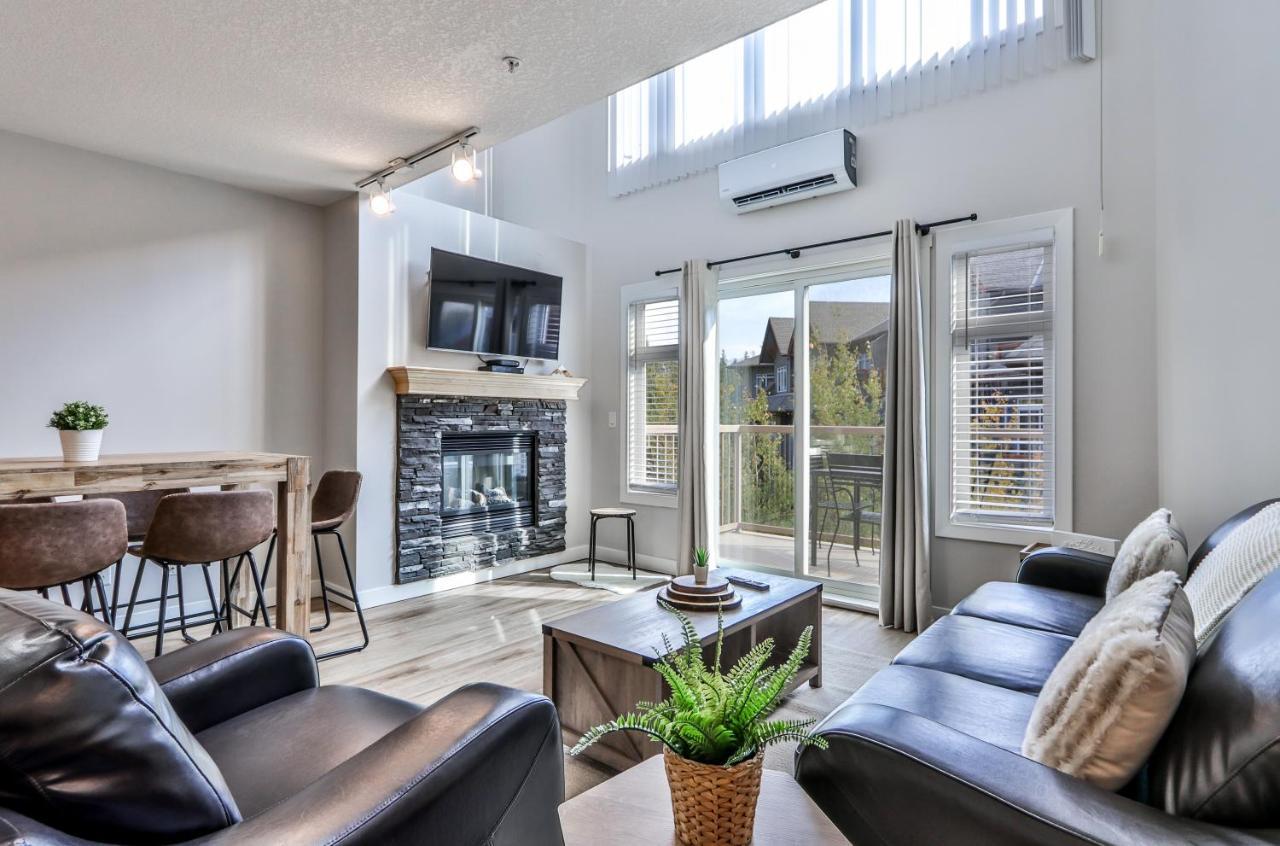 Charming 1 Bdrm Plus Loft With Views Managed By Little Sister Getaways Canmore Eksteriør billede