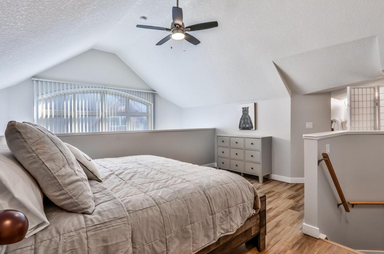 Charming 1 Bdrm Plus Loft With Views Managed By Little Sister Getaways Canmore Eksteriør billede