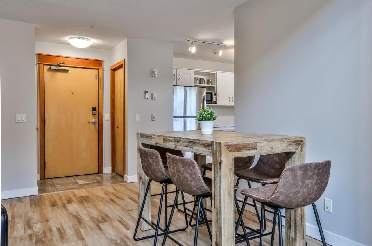 Charming 1 Bdrm Plus Loft With Views Managed By Little Sister Getaways Canmore Eksteriør billede