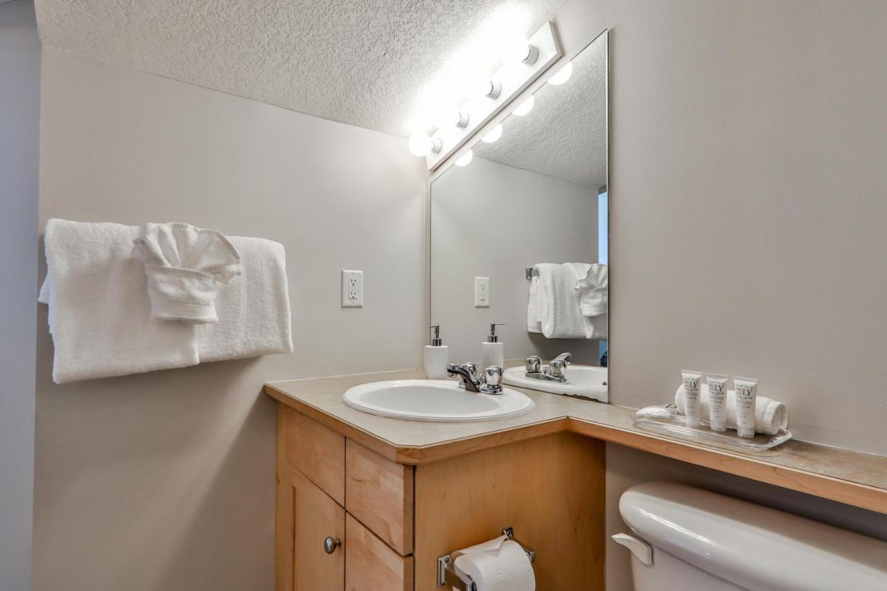 Charming 1 Bdrm Plus Loft With Views Managed By Little Sister Getaways Canmore Eksteriør billede