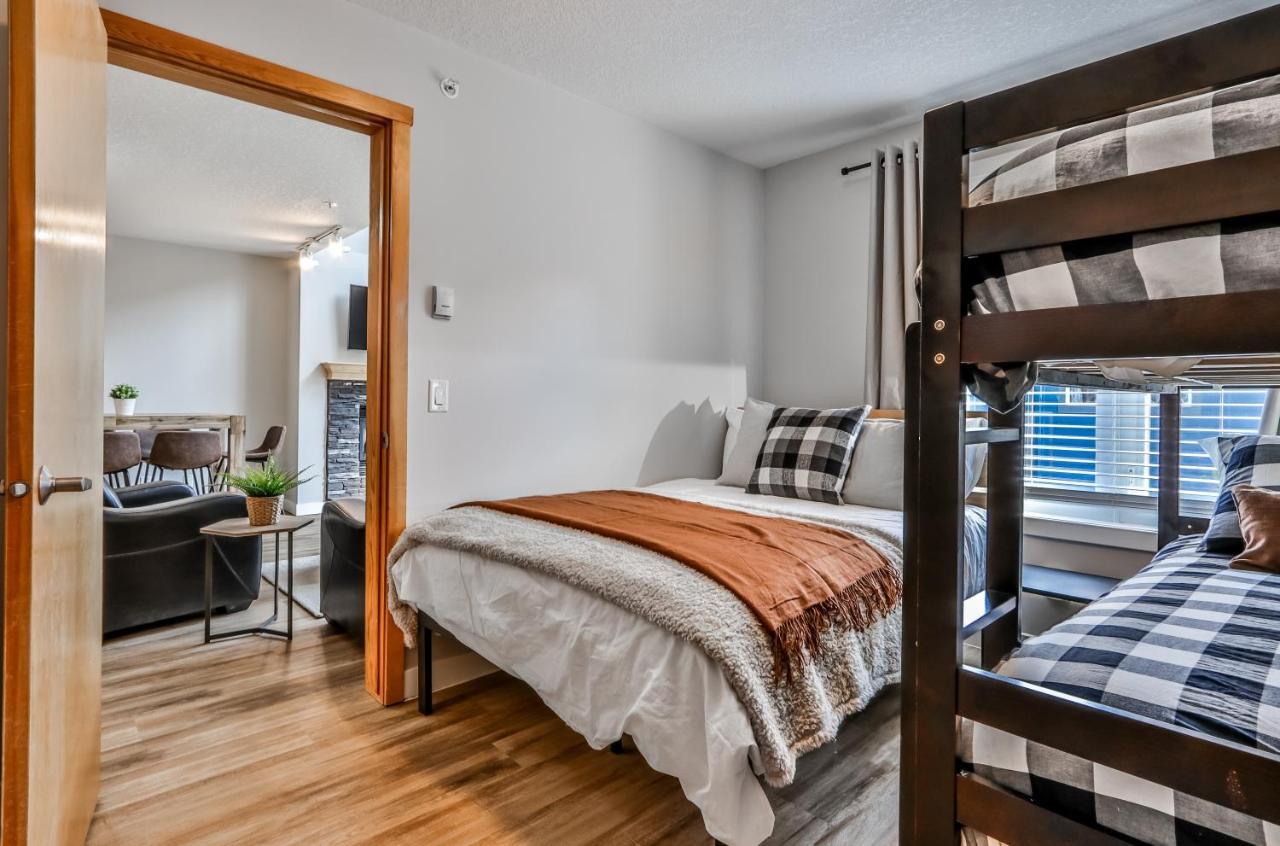 Charming 1 Bdrm Plus Loft With Views Managed By Little Sister Getaways Canmore Eksteriør billede