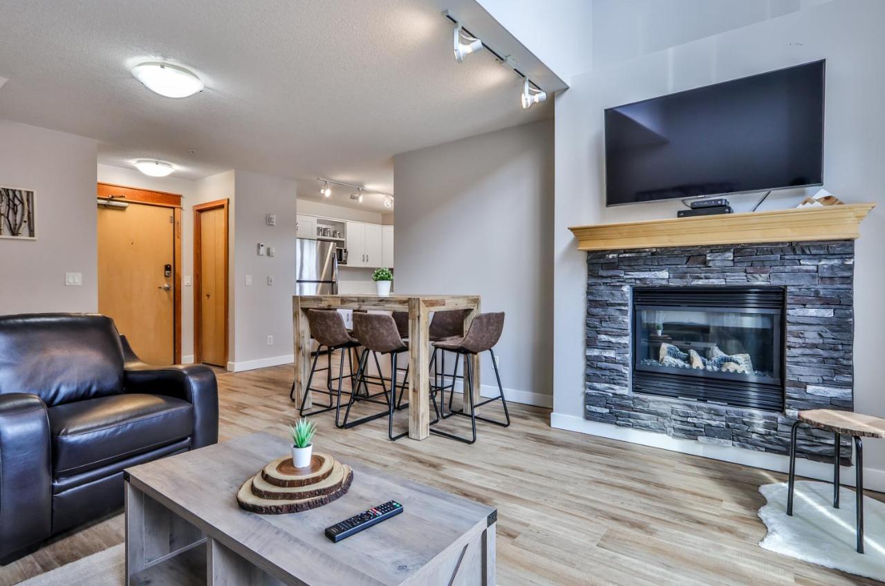 Charming 1 Bdrm Plus Loft With Views Managed By Little Sister Getaways Canmore Eksteriør billede