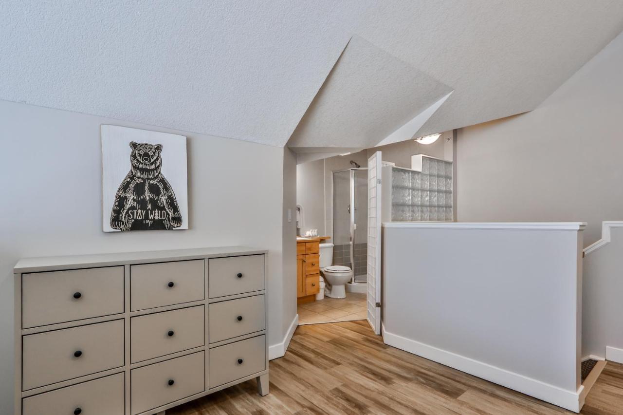 Charming 1 Bdrm Plus Loft With Views Managed By Little Sister Getaways Canmore Eksteriør billede