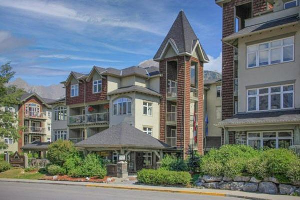 Charming 1 Bdrm Plus Loft With Views Managed By Little Sister Getaways Canmore Eksteriør billede