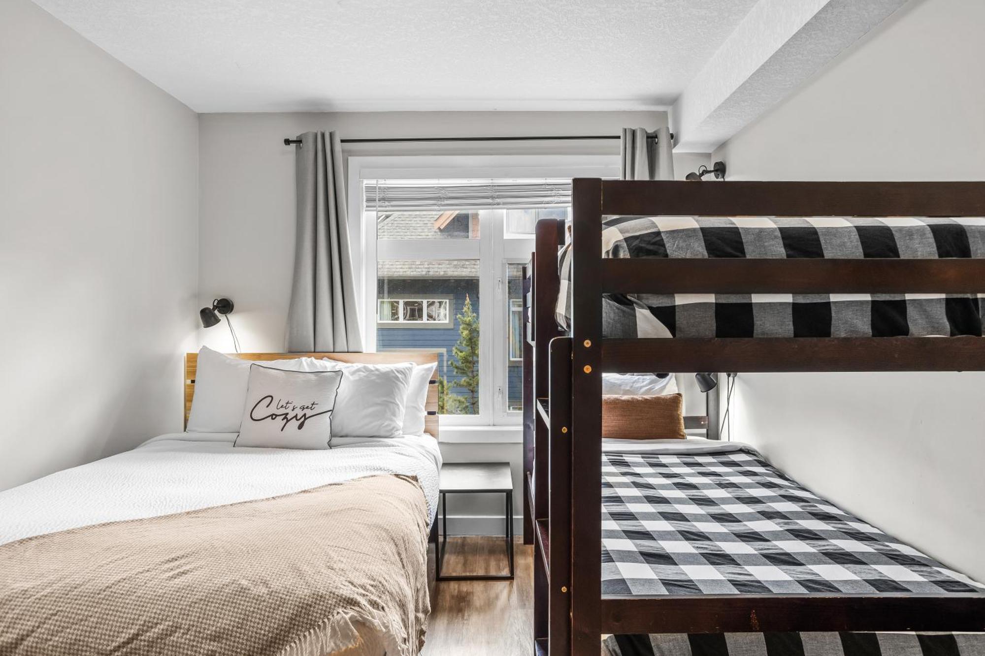 Charming 1 Bdrm Plus Loft With Views Managed By Little Sister Getaways Canmore Eksteriør billede