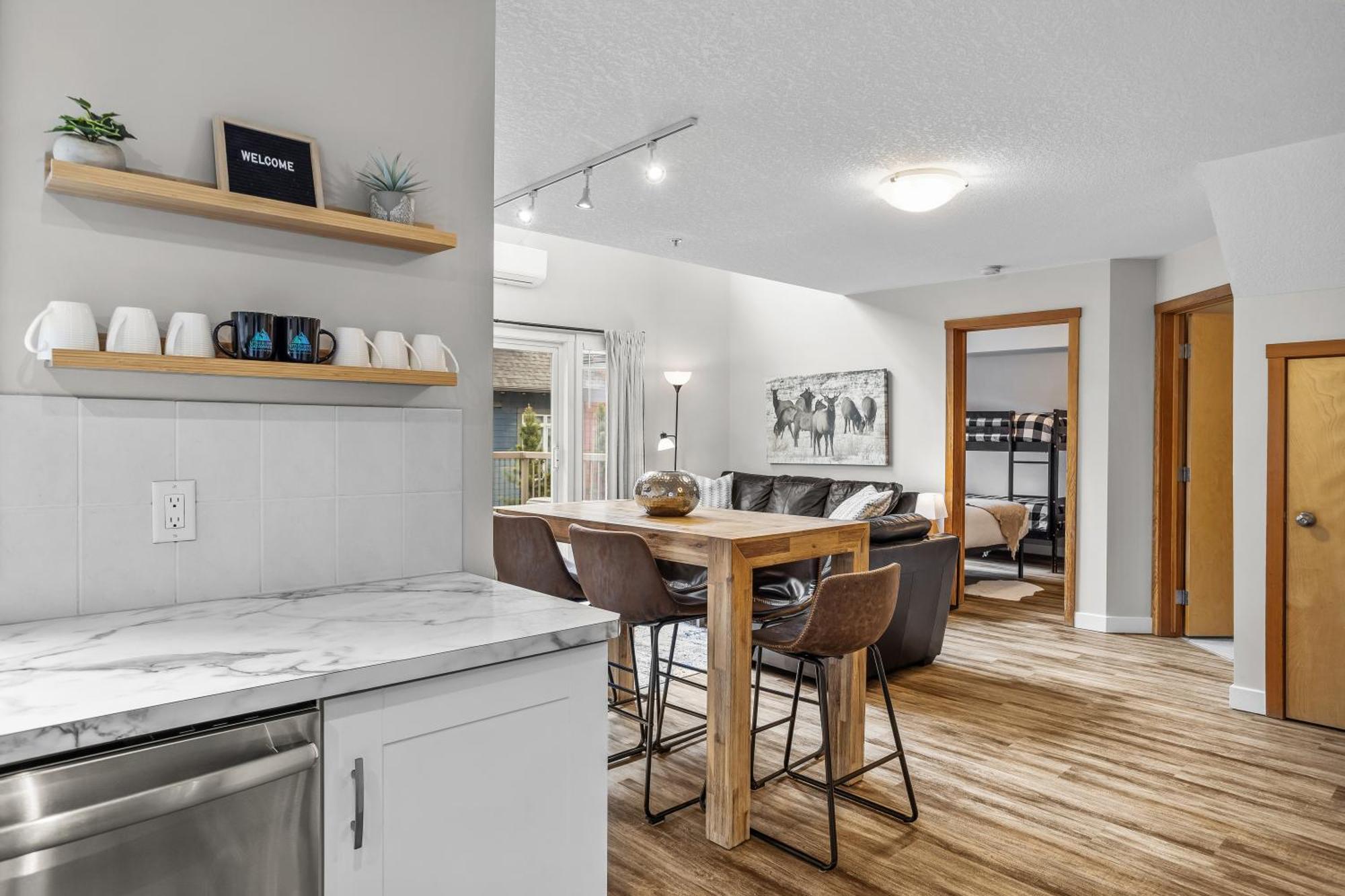 Charming 1 Bdrm Plus Loft With Views Managed By Little Sister Getaways Canmore Eksteriør billede