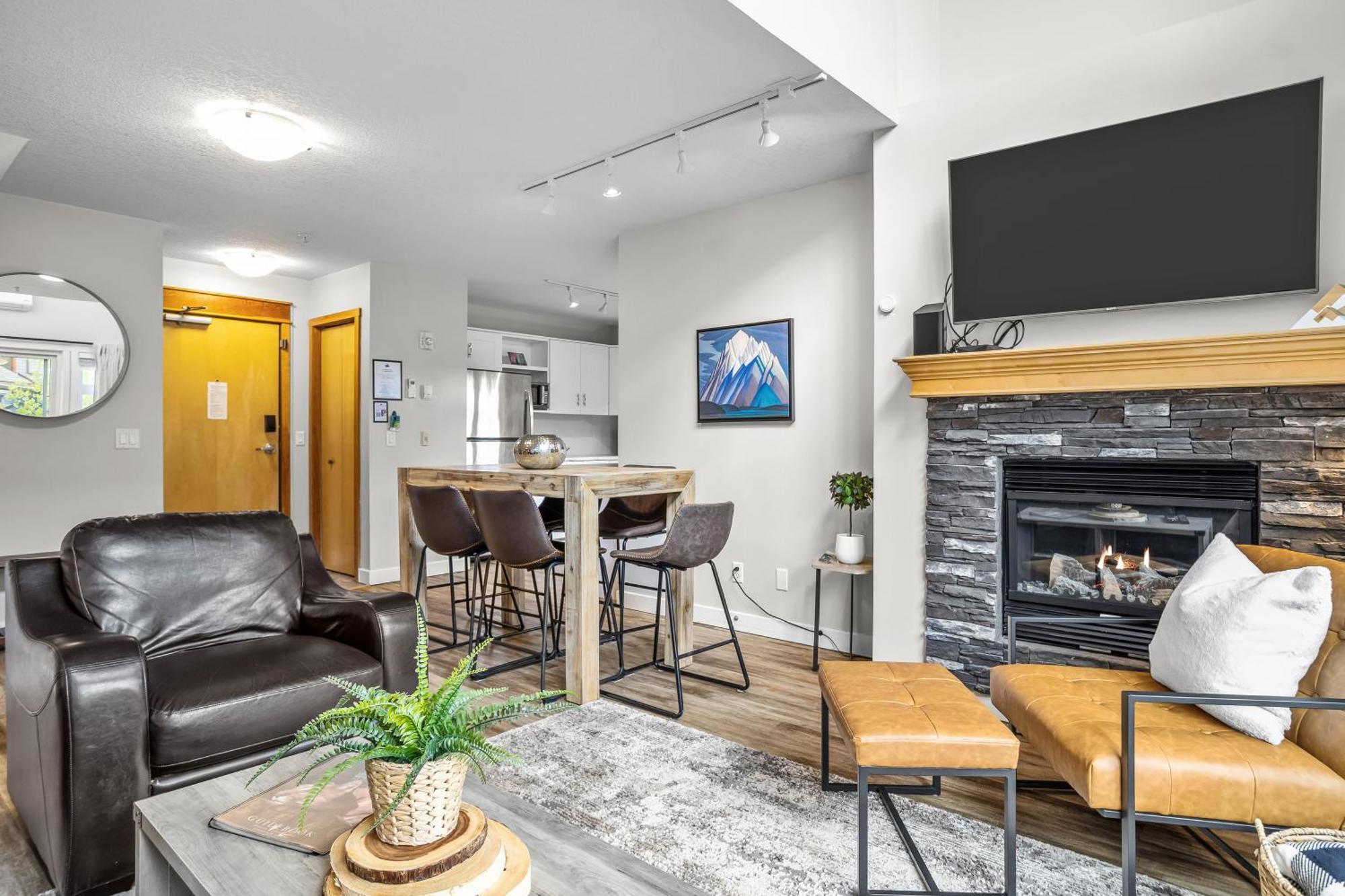 Charming 1 Bdrm Plus Loft With Views Managed By Little Sister Getaways Canmore Eksteriør billede