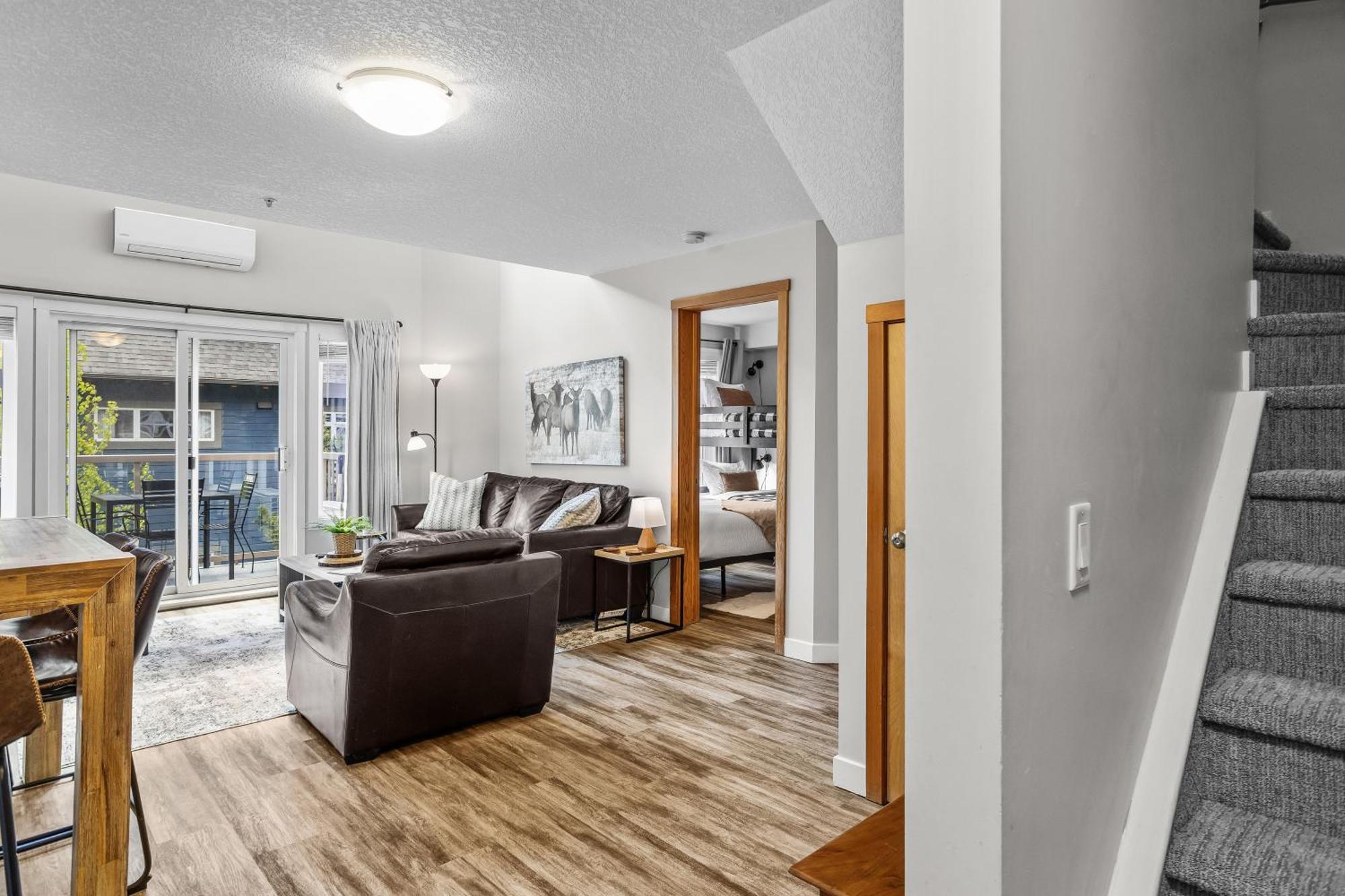 Charming 1 Bdrm Plus Loft With Views Managed By Little Sister Getaways Canmore Eksteriør billede