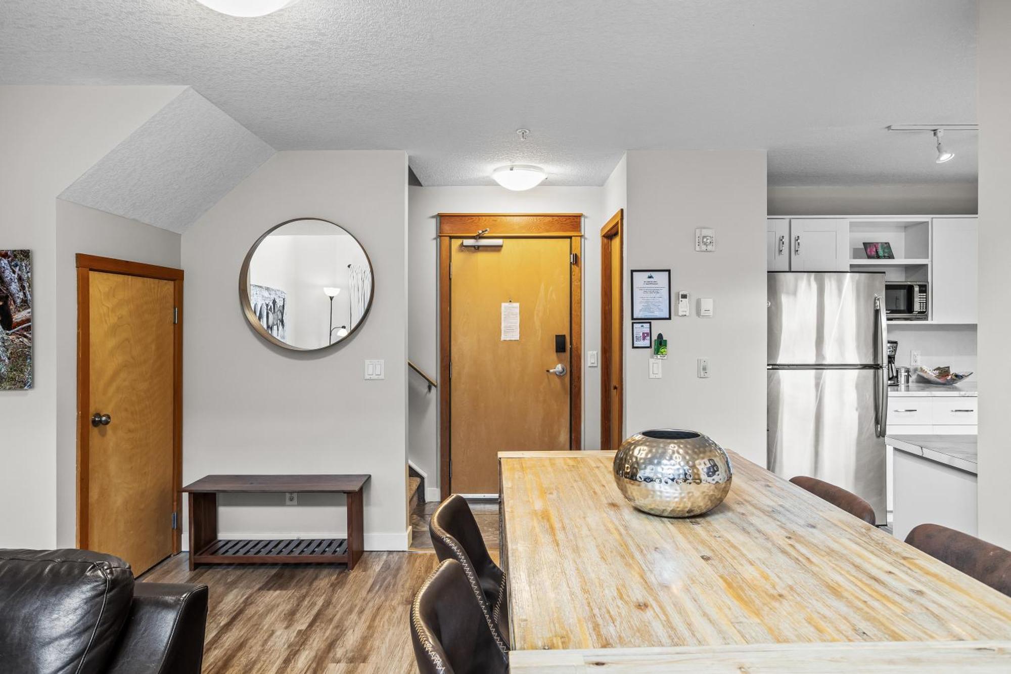 Charming 1 Bdrm Plus Loft With Views Managed By Little Sister Getaways Canmore Eksteriør billede