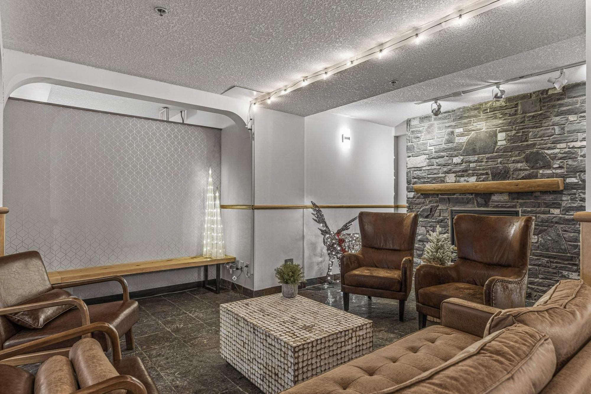 Charming 1 Bdrm Plus Loft With Views Managed By Little Sister Getaways Canmore Eksteriør billede
