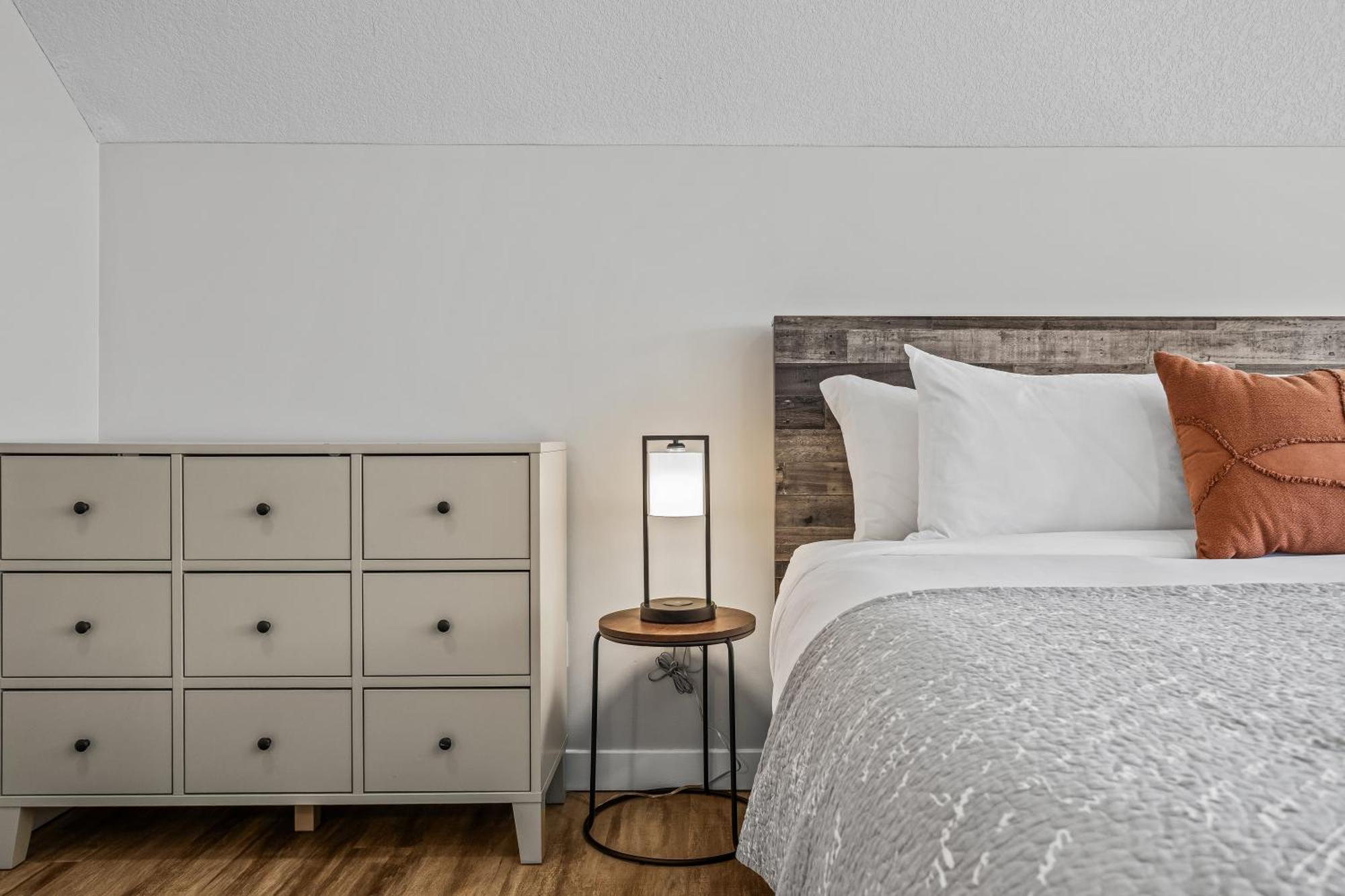 Charming 1 Bdrm Plus Loft With Views Managed By Little Sister Getaways Canmore Eksteriør billede